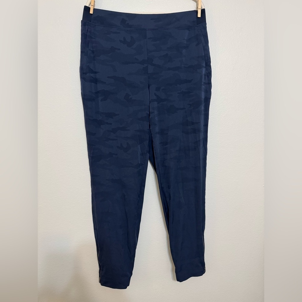 Athleta Brooklyn Heights High Rise Jogger in Blue Camo - Size 16 TALL - Picture 3 of 6